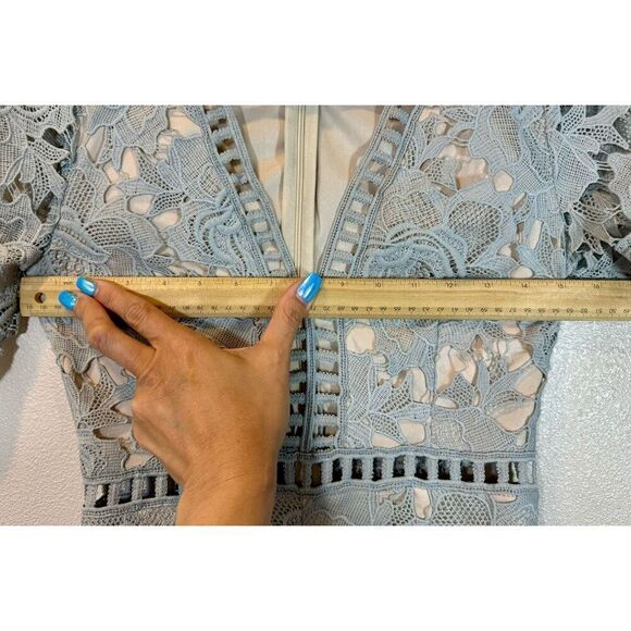 ASTR The Label Short Sleeve V-Neck Lace Short Romper Women's XS - Picture 9 of 10